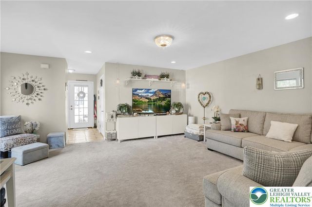 1560 Pinewind Drive, Lower Macungie Twp, PA 18011