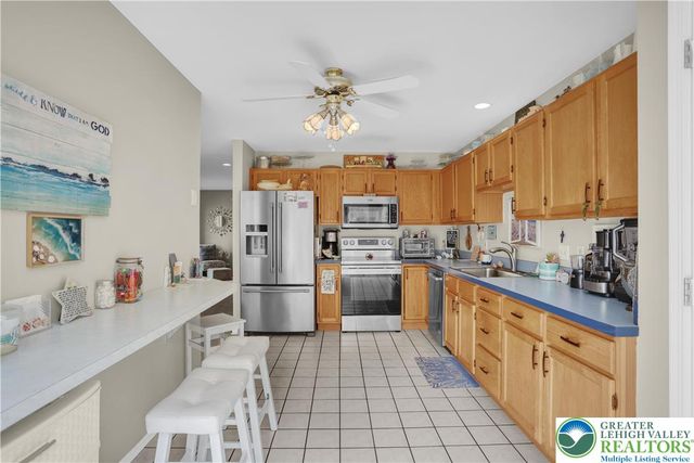 1560 Pinewind Drive, Lower Macungie Twp, PA 18011