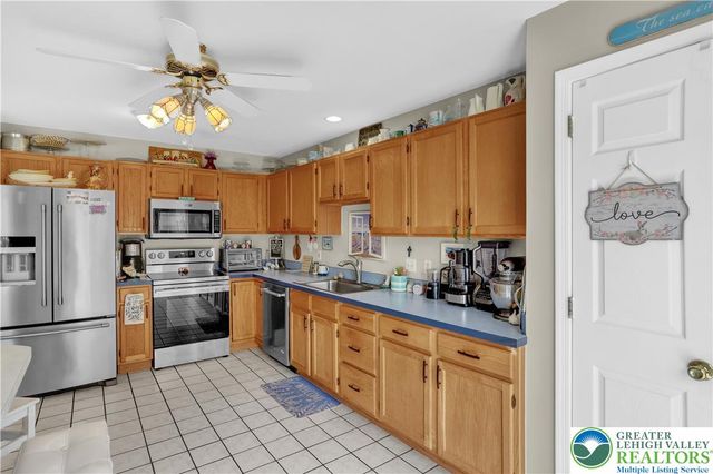 1560 Pinewind Drive, Lower Macungie Twp, PA 18011