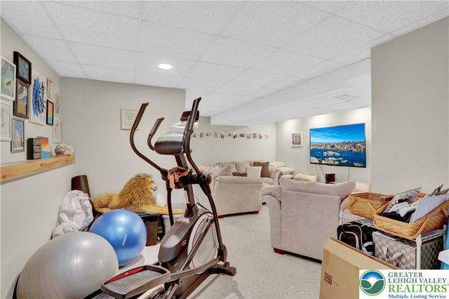 1560 Pinewind Drive, Lower Macungie Twp, PA 18011