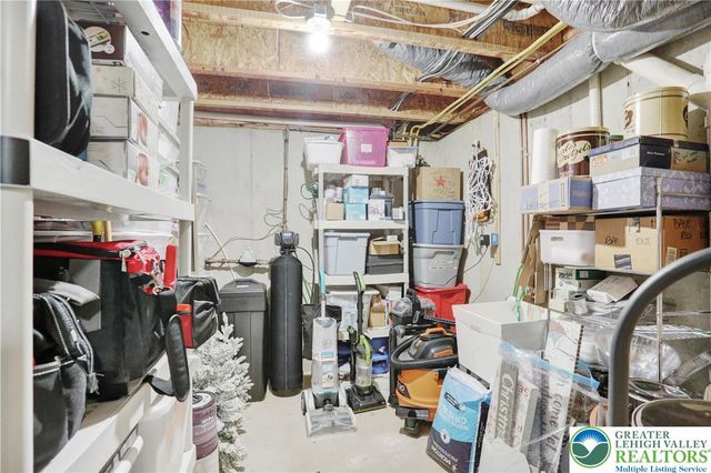 1560 Pinewind Drive, Lower Macungie Twp, PA 18011