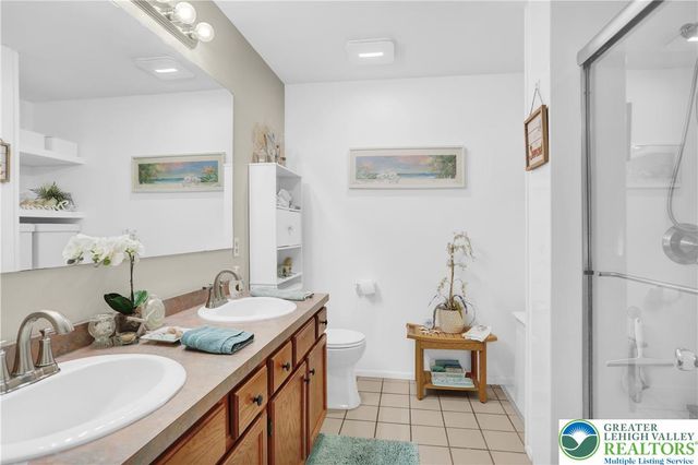 1560 Pinewind Drive, Lower Macungie Twp, PA 18011