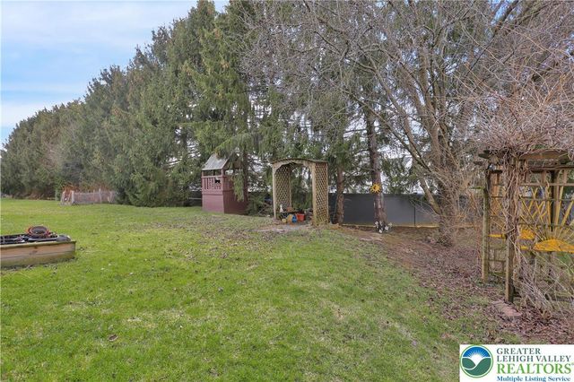 1560 Pinewind Drive, Lower Macungie Twp, PA 18011