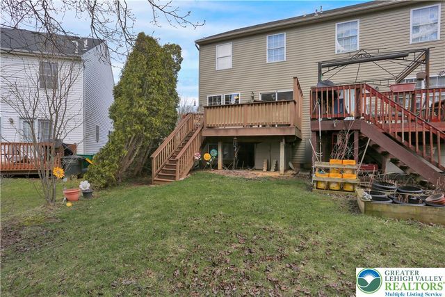 1560 Pinewind Drive, Lower Macungie Twp, PA 18011