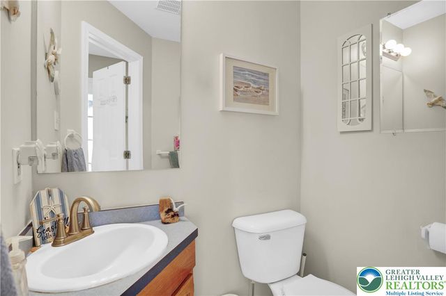 1560 Pinewind Drive, Lower Macungie Twp, PA 18011