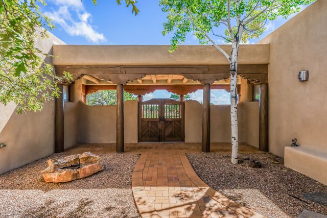10 Antigua Road, Santa Fe, NM 87508