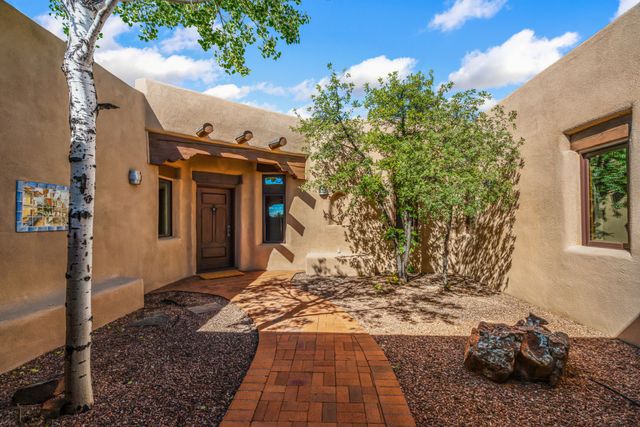 10 Antigua Road, Santa Fe, NM 87508