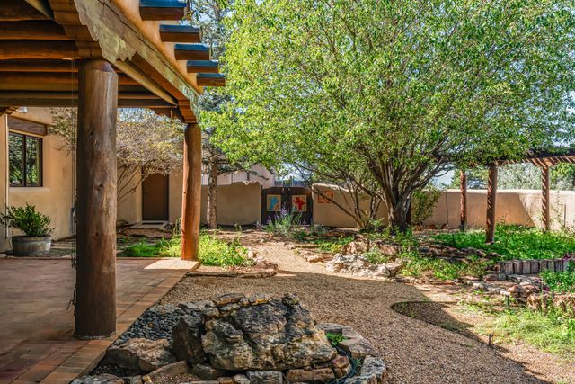 10 Antigua Road, Santa Fe, NM 87508