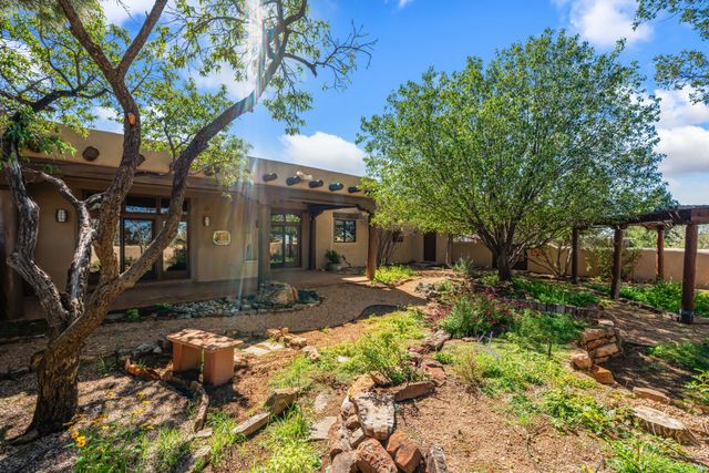 10 Antigua Road, Santa Fe, NM 87508