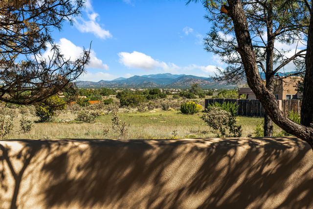 10 Antigua Road, Santa Fe, NM 87508