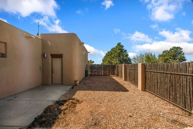 10 Antigua Road, Santa Fe, NM 87508