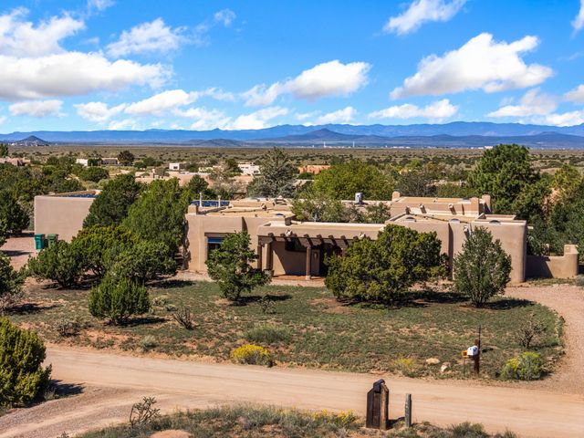 10 Antigua Road, Santa Fe, NM 87508
