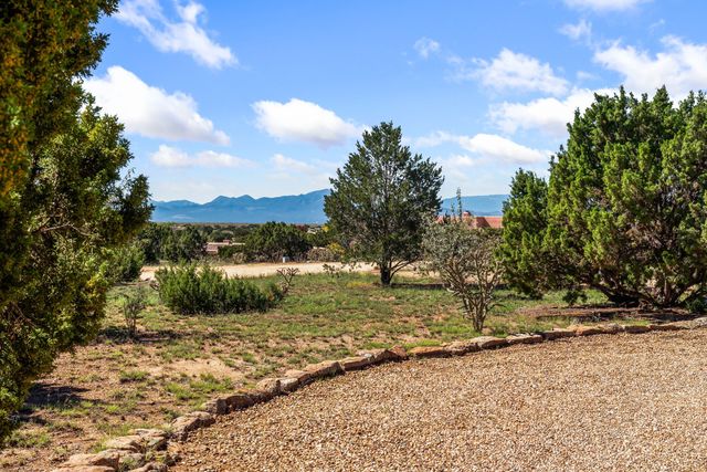 10 Antigua Road, Santa Fe, NM 87508