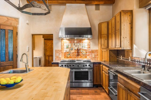 10 Antigua Road, Santa Fe, NM 87508