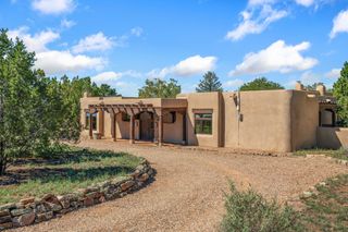 10 Antigua Road, Santa Fe, NM 87508