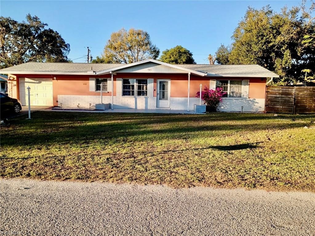 901 Juno DR, LEHIGH ACRES, FL 33936 — exterior