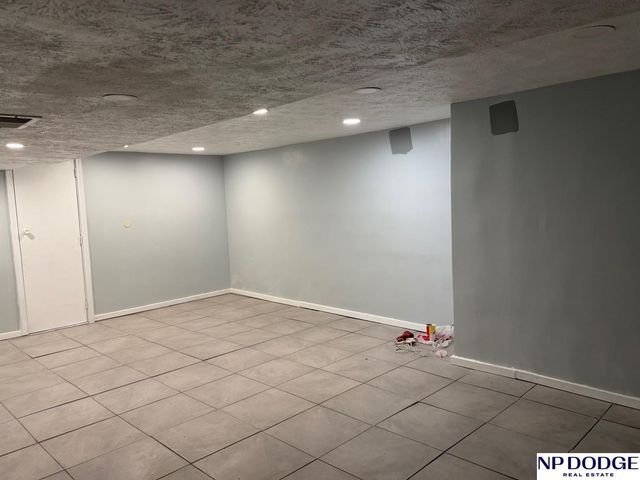 2612 Chandler Road W, Bellevue, NE 68147