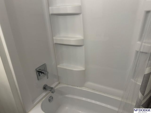 2612 Chandler Road W, Bellevue, NE 68147