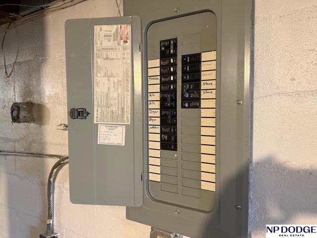 2612 Chandler Road W, Bellevue, NE 68147