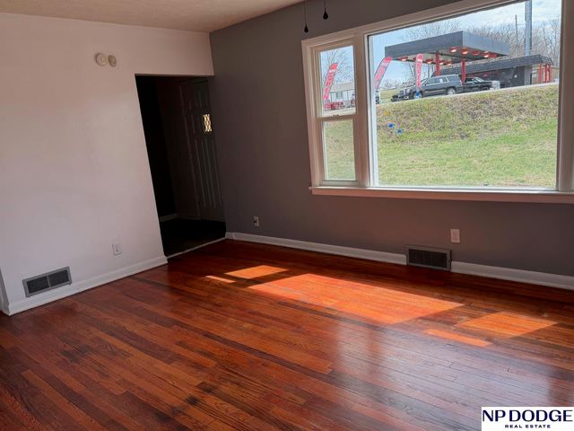 2612 Chandler Road W, Bellevue, NE 68147