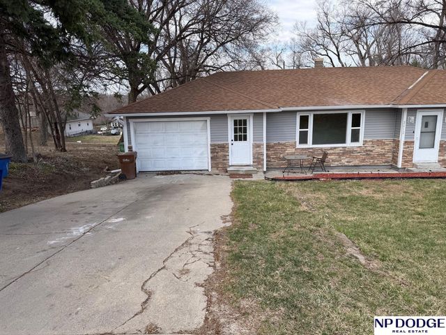 2612 Chandler Road W, Bellevue, NE 68147