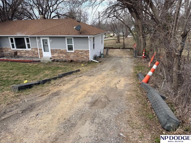 2612 Chandler Road W, Bellevue, NE 68147