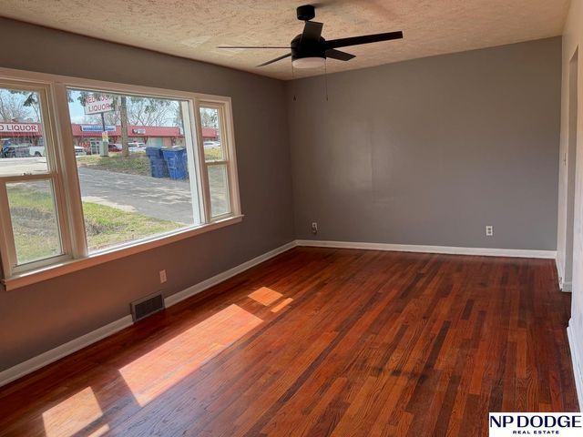 2612 Chandler Road W, Bellevue, NE 68147