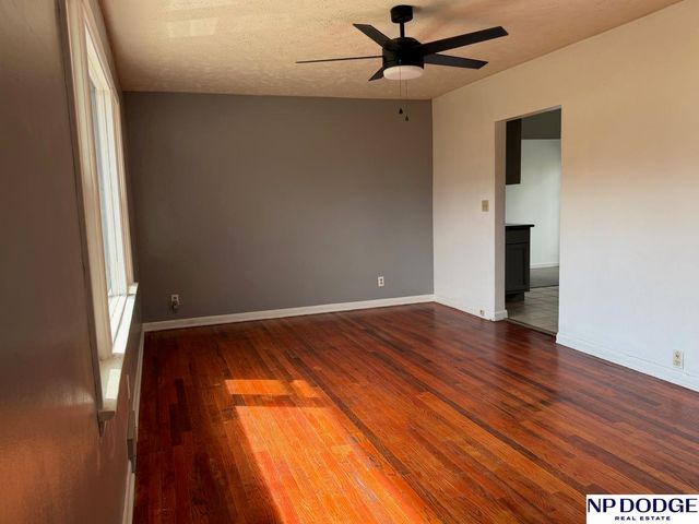 2612 Chandler Road W, Bellevue, NE 68147