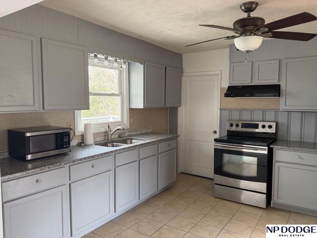 2612 Chandler Road W, Bellevue, NE 68147