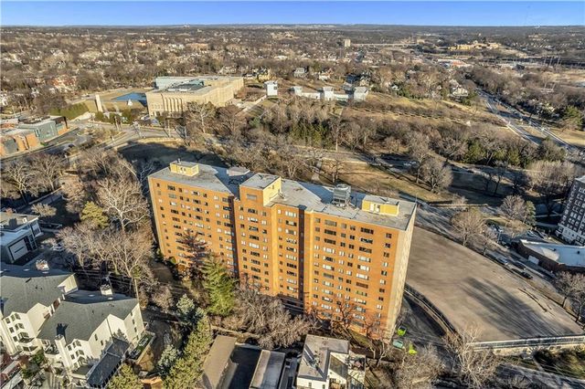 4550 Warwick Boulevard 203, Kansas City, MO 64111