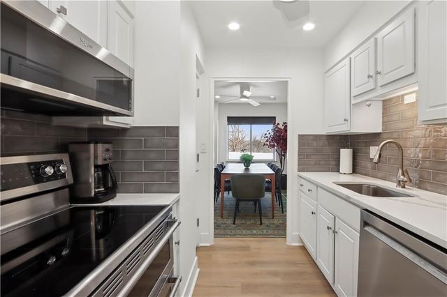 4550 Warwick Boulevard 203, Kansas City, MO 64111