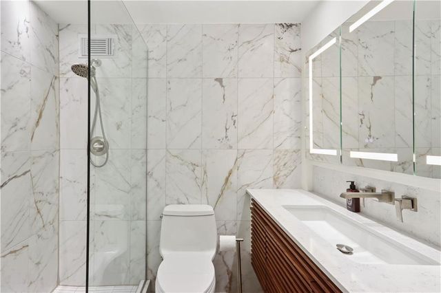 4550 Warwick Boulevard 203, Kansas City, MO 64111