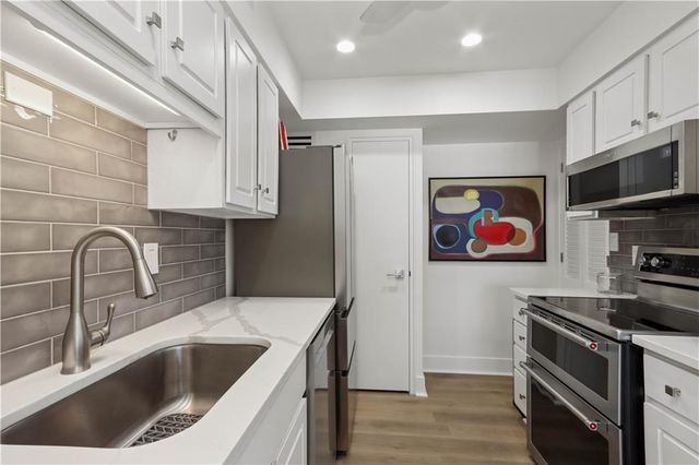 4550 Warwick Boulevard 203, Kansas City, MO 64111