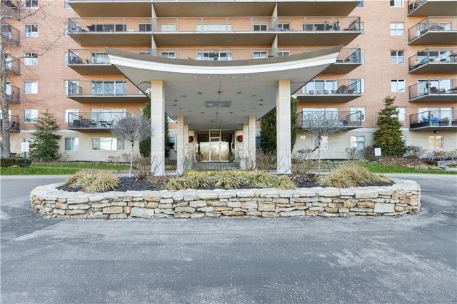 4550 Warwick Boulevard 203, Kansas City, MO 64111