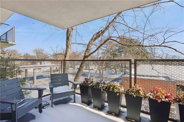 4550 Warwick Boulevard 203, Kansas City, MO 64111