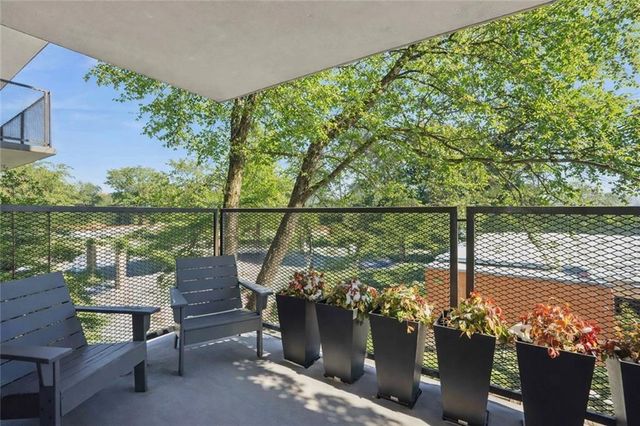 4550 Warwick Boulevard 203, Kansas City, MO 64111