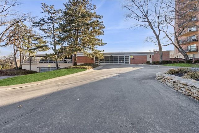 4550 Warwick Boulevard 203, Kansas City, MO 64111