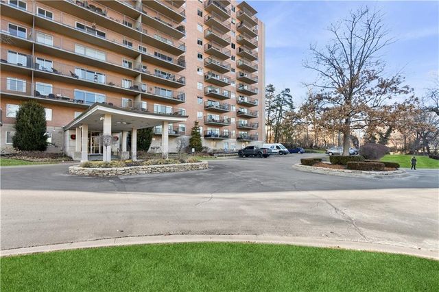 4550 Warwick Boulevard 203, Kansas City, MO 64111