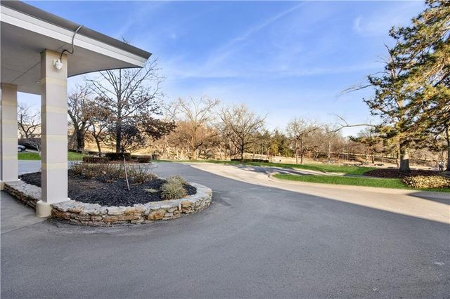 4550 Warwick Boulevard 203, Kansas City, MO 64111