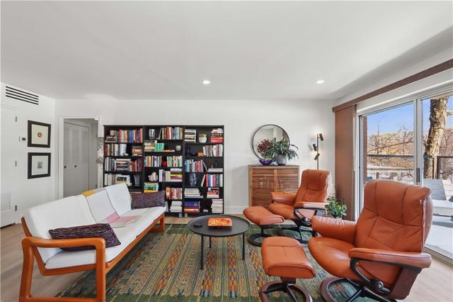 4550 Warwick Boulevard 203, Kansas City, MO 64111