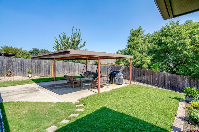 1116 Highpoint Road, Bedford, TX 76022