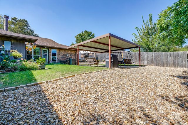 1116 Highpoint Road, Bedford, TX 76022