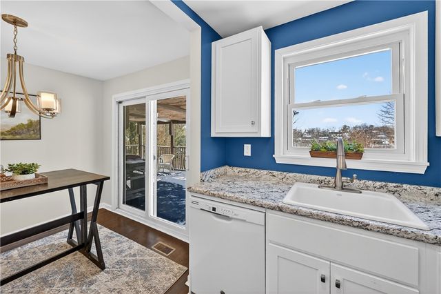 19 Locust Lane, Upper St Clair, PA 15241