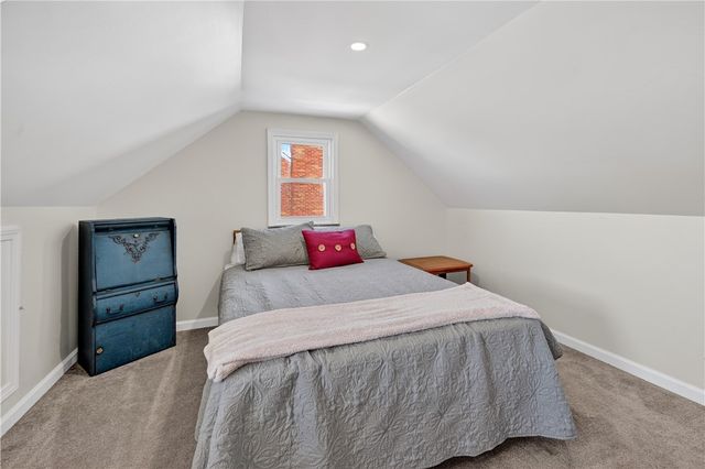 19 Locust Lane, Upper St Clair, PA 15241