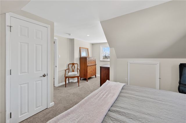 19 Locust Lane, Upper St Clair, PA 15241