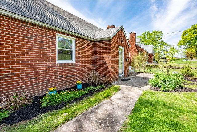 19 Locust Lane, Upper St Clair, PA 15241