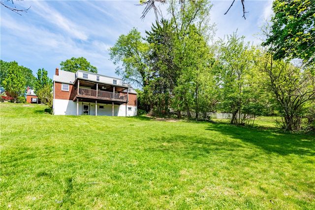 19 Locust Lane, Upper St Clair, PA 15241
