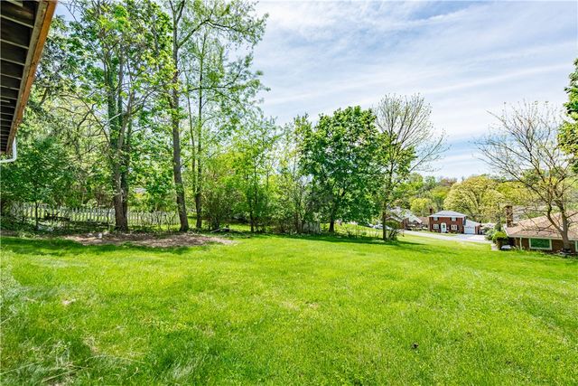 19 Locust Lane, Upper St Clair, PA 15241