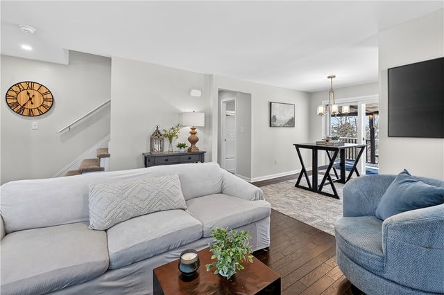 19 Locust Lane, Upper St Clair, PA 15241