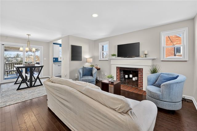 19 Locust Lane, Upper St Clair, PA 15241